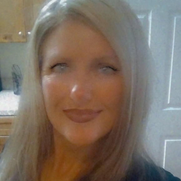 Meet your Posher, Amy - Picture 6 of 7